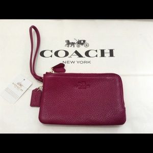 NWT COACH DOUBLE CORNER ZIP WRISTLET IN PEBBLE LEATHER F66505 FUCHSIA
